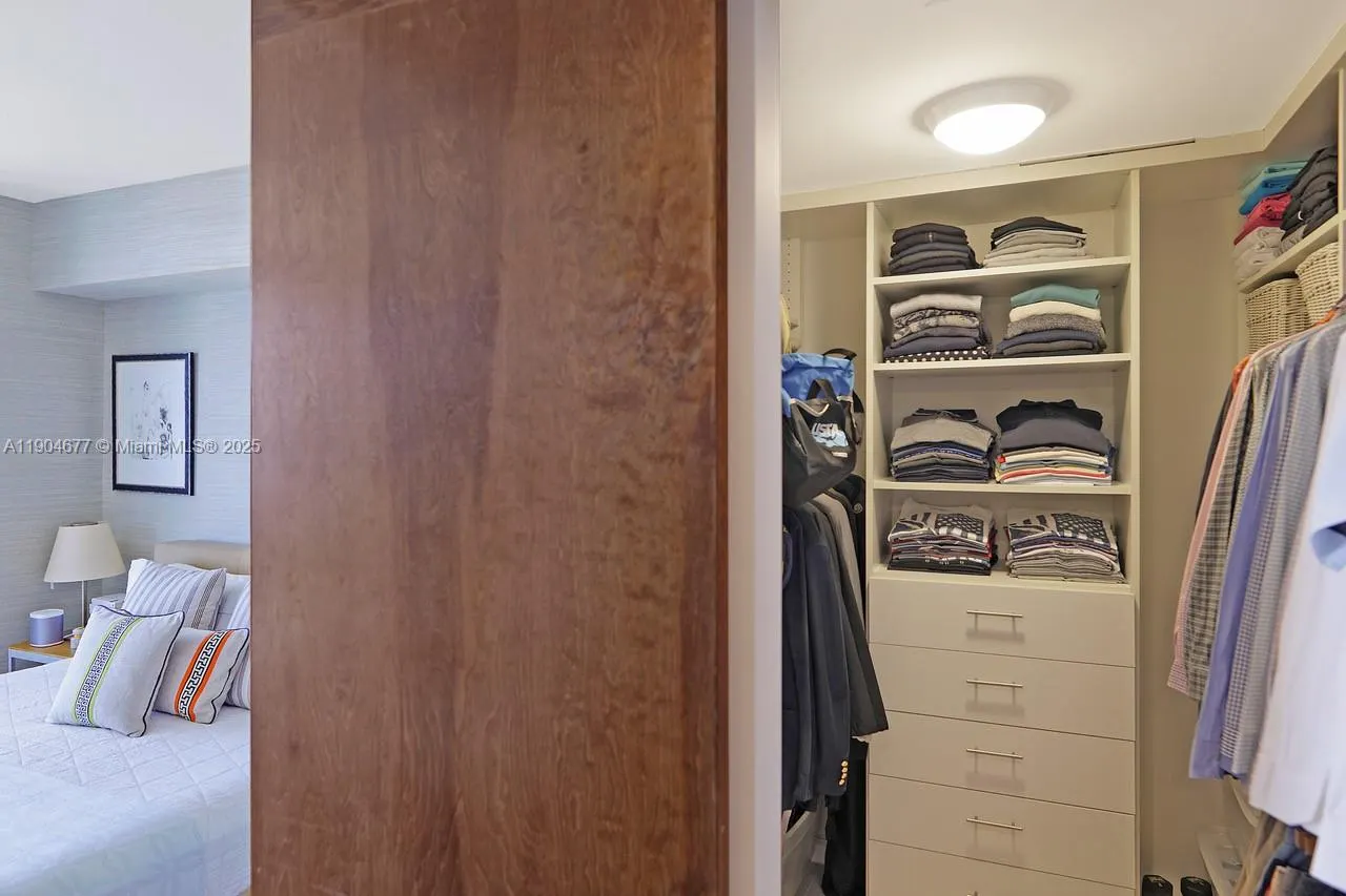 465 Brickell Ave, #2001