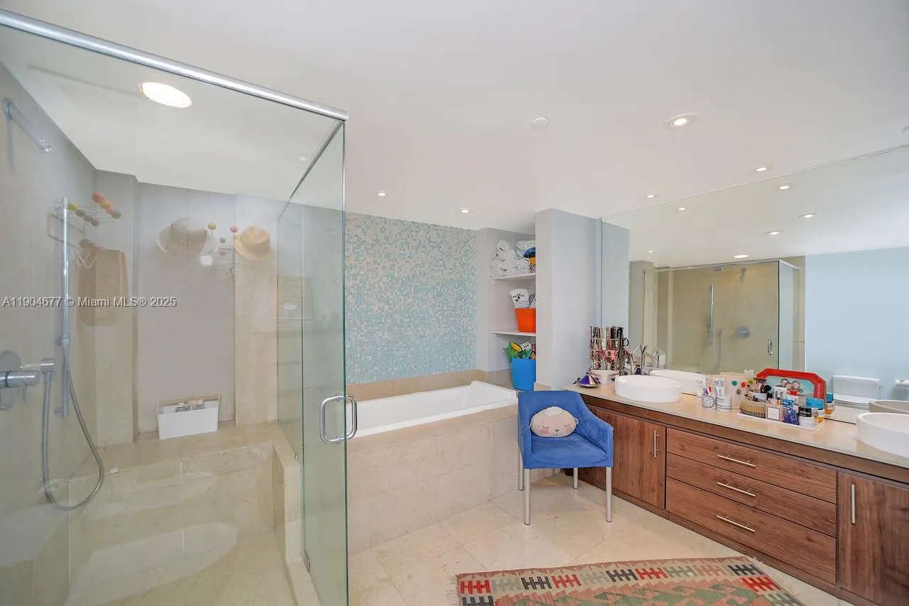 465 Brickell Ave, #2001