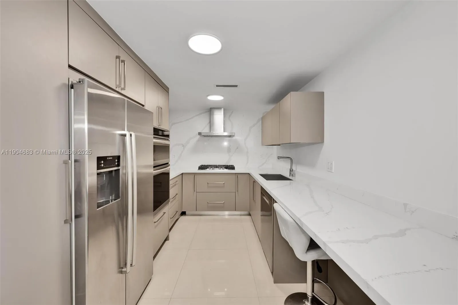 3140 S Ocean Dr, #1011