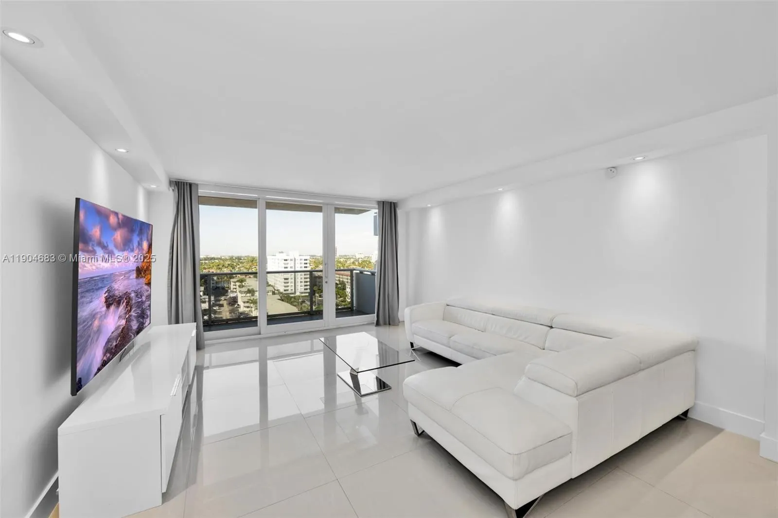 3140 S Ocean Dr, #1011