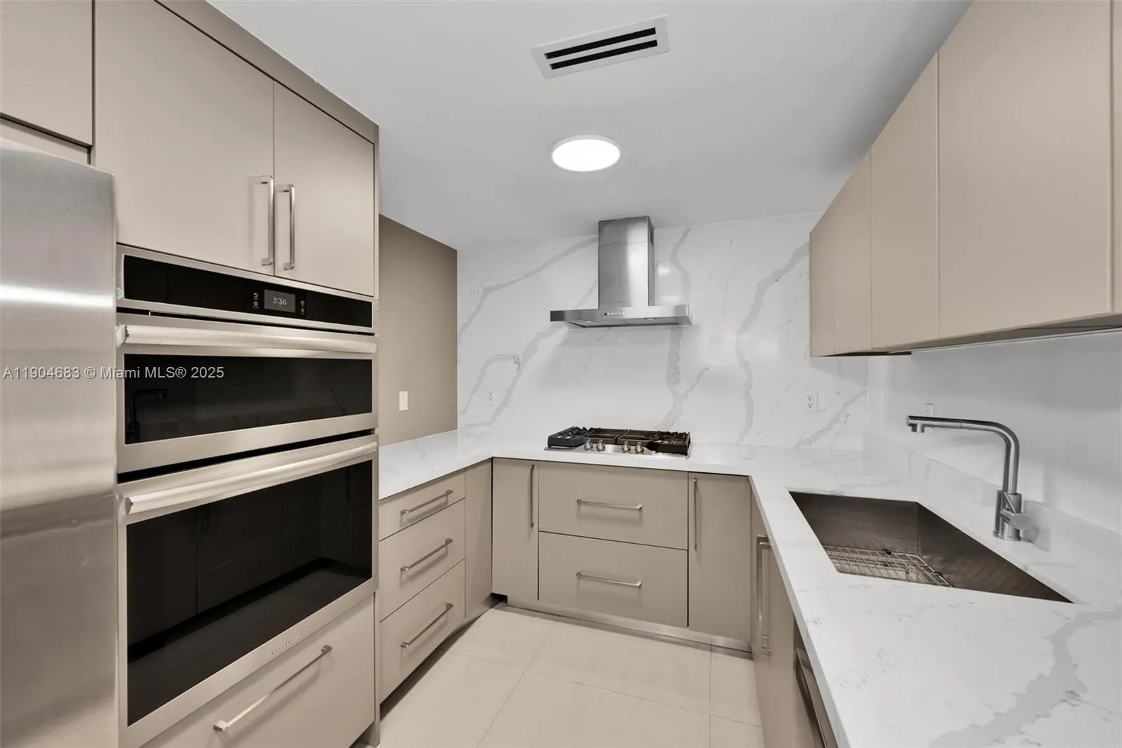 3140 S Ocean Dr, #1011