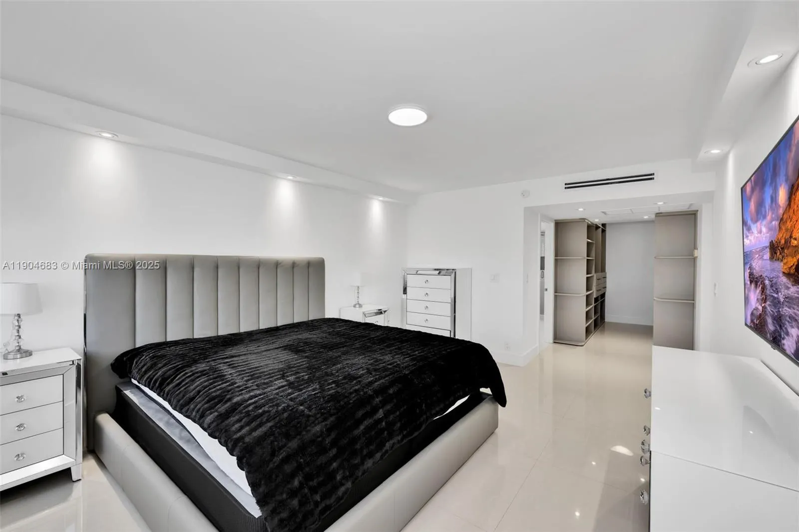 3140 S Ocean Dr, #1011