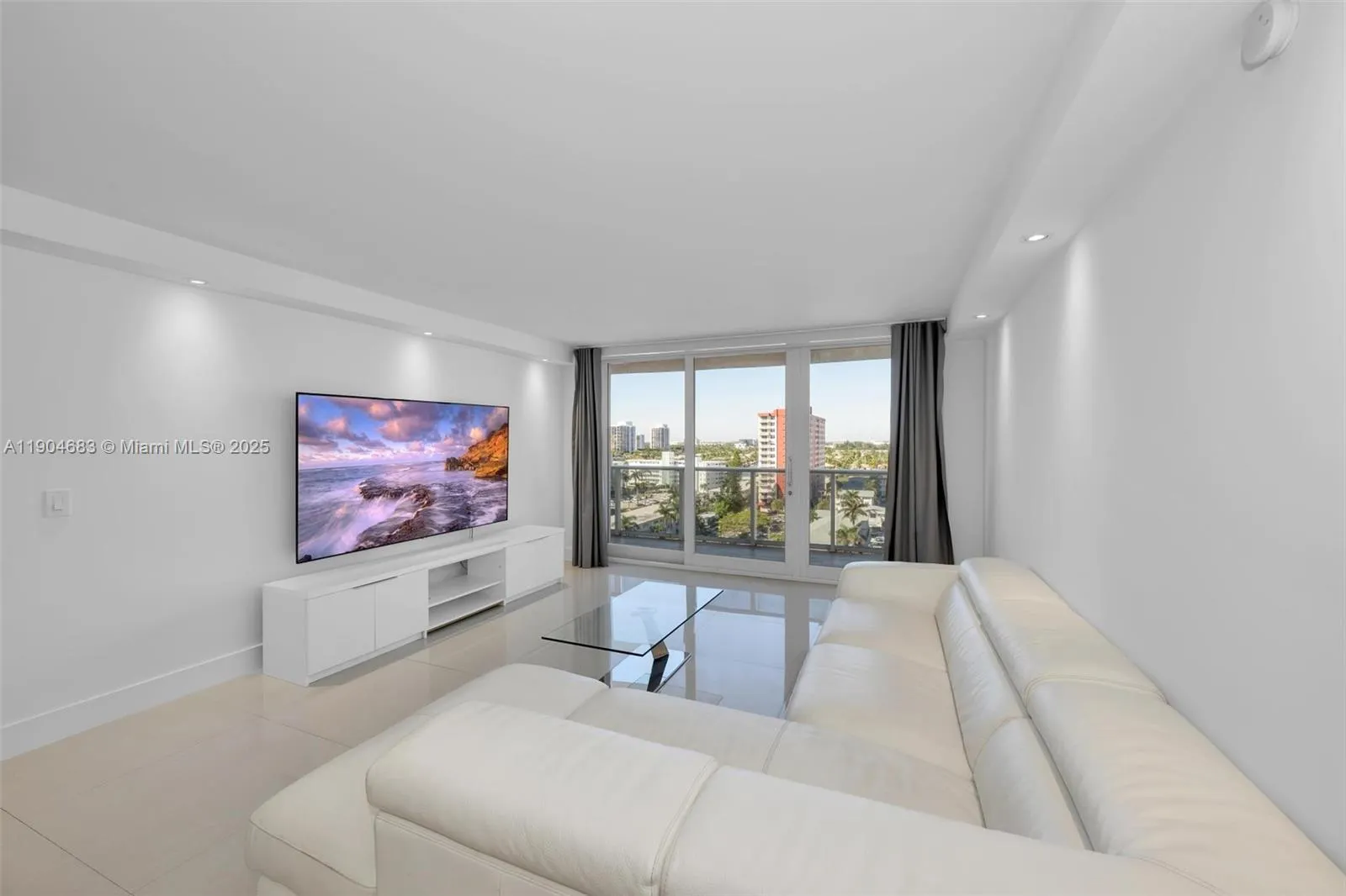 3140 S Ocean Dr, #1011