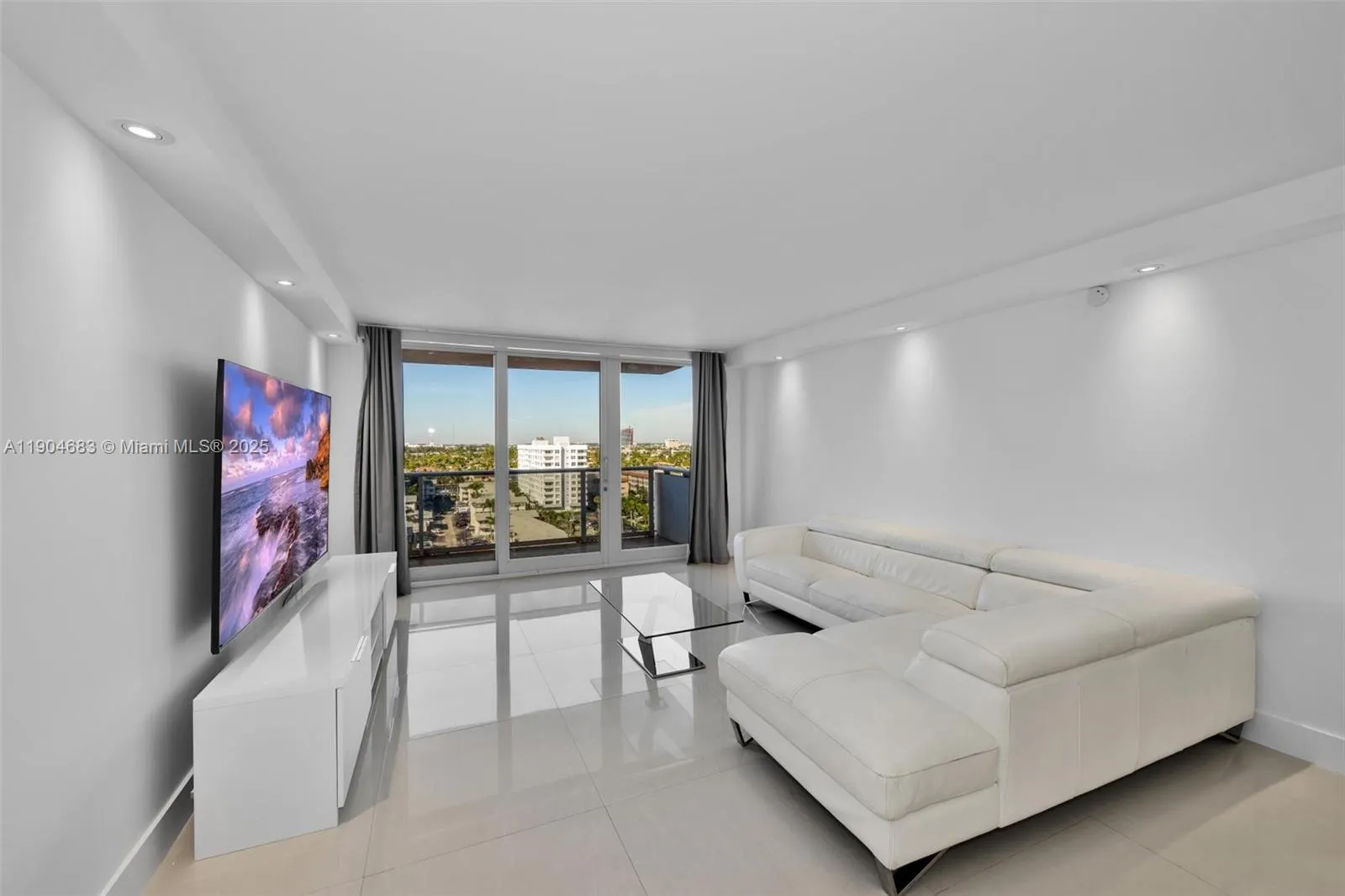 3140 S Ocean Dr, #1011