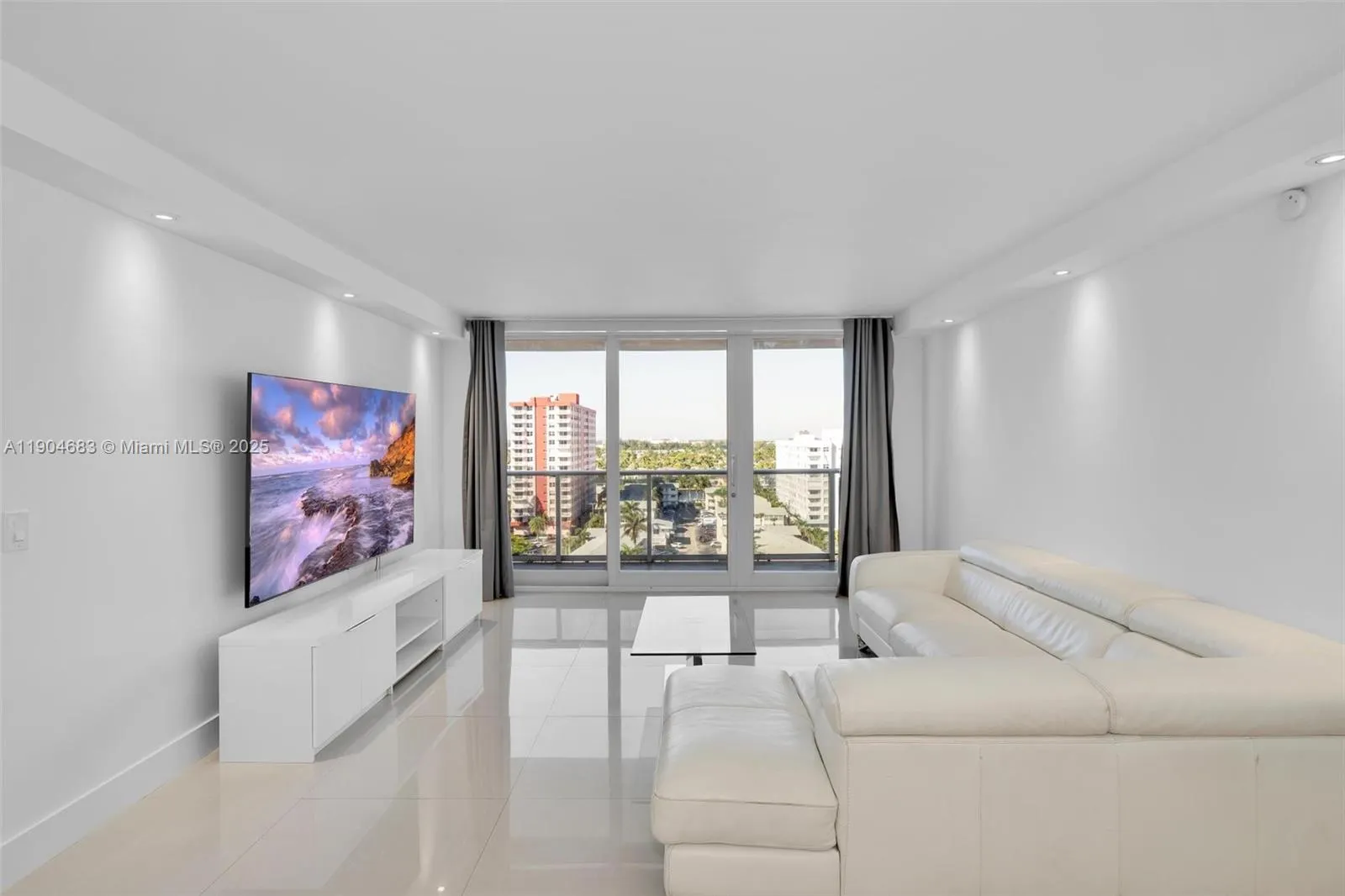 3140 S Ocean Dr, #1011