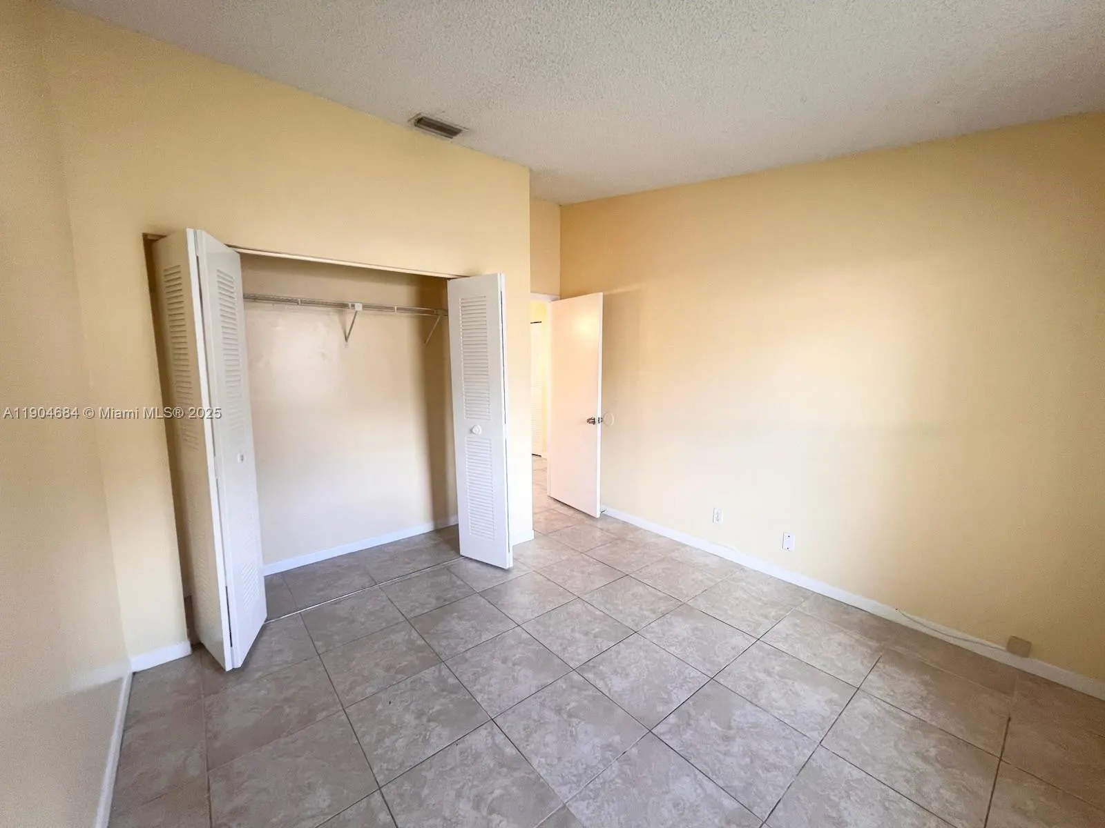 3737 Mil Lake Cir, #3737