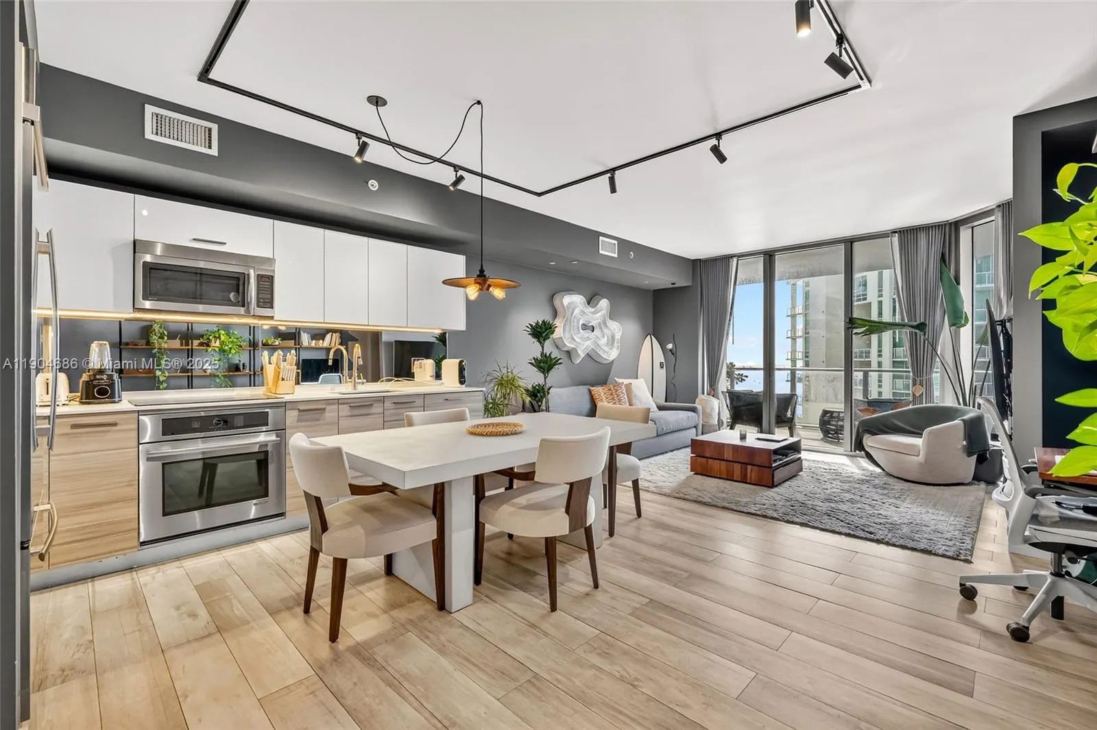 1300 Brickell Bay Dr, #2403