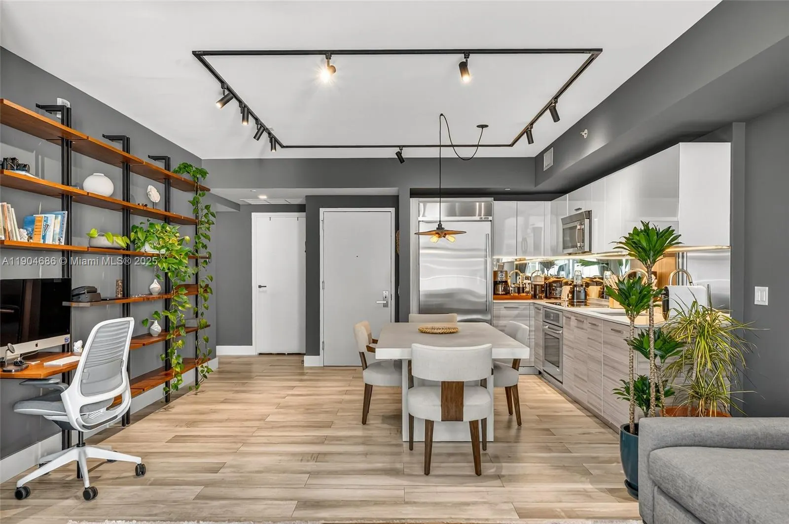 1300 Brickell Bay Dr, #2403