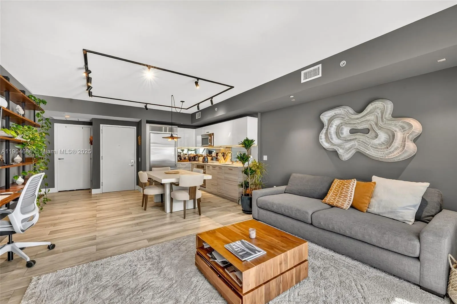 1300 Brickell Bay Dr, #2403