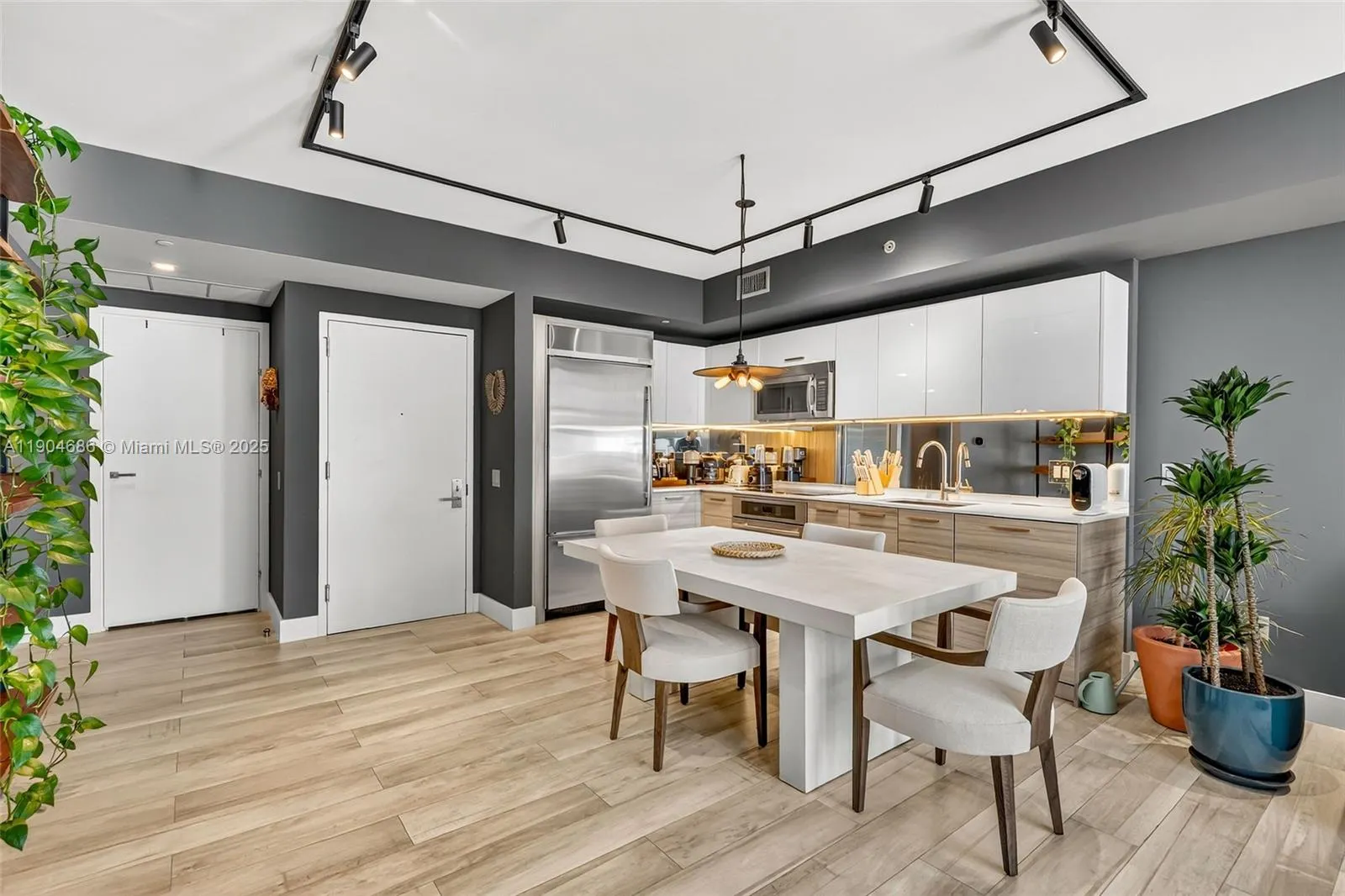 1300 Brickell Bay Dr, #2403