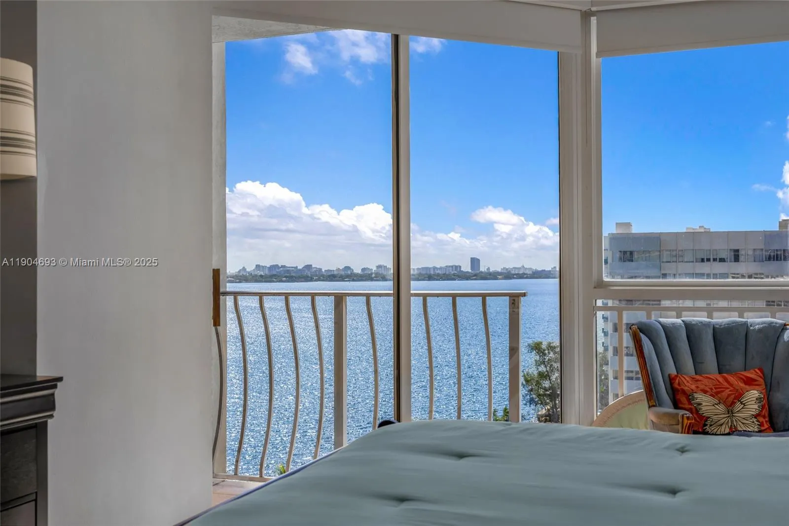 7601 E Treasure Dr, #1021