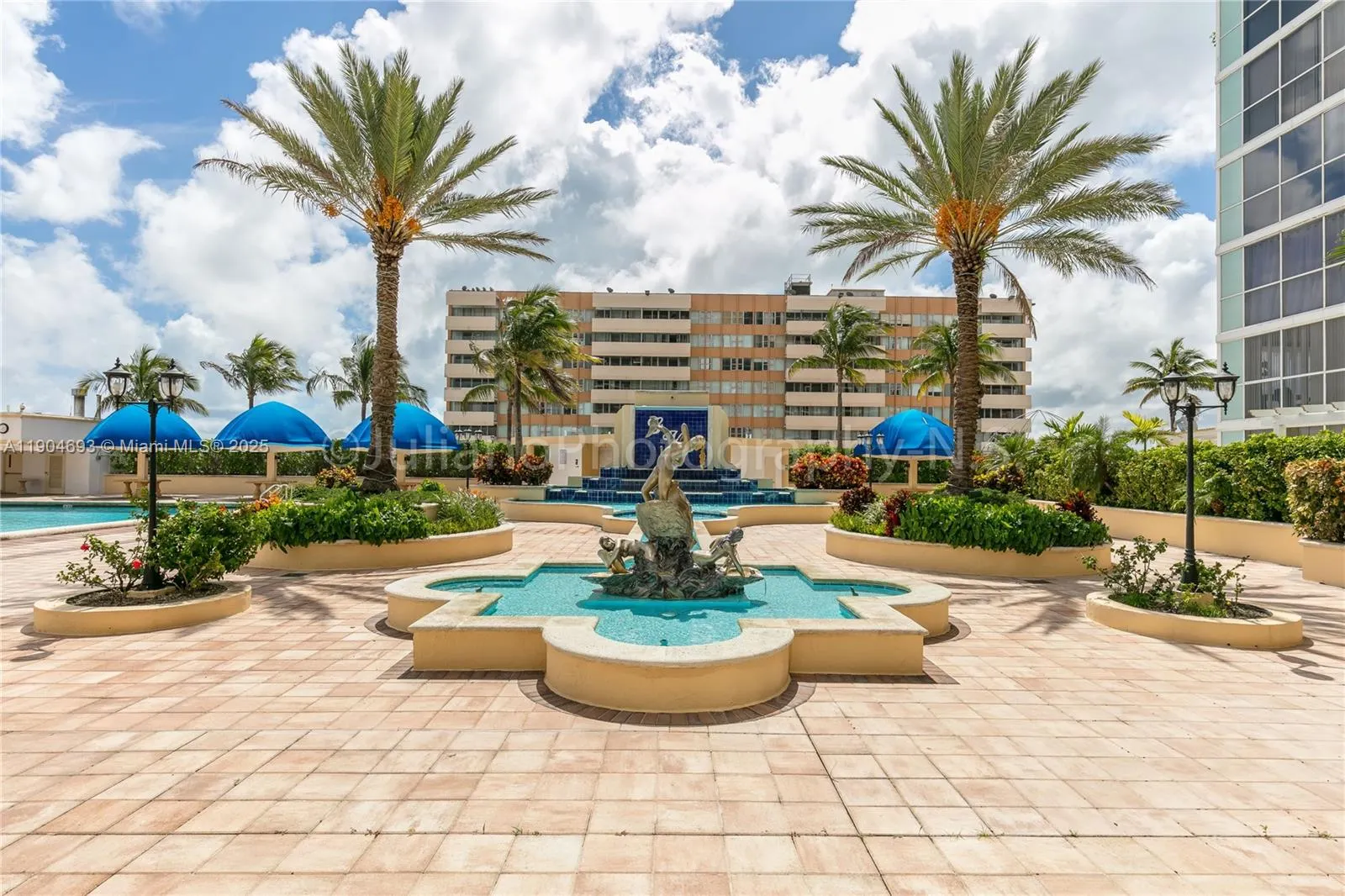 7601 E Treasure Dr, #1021