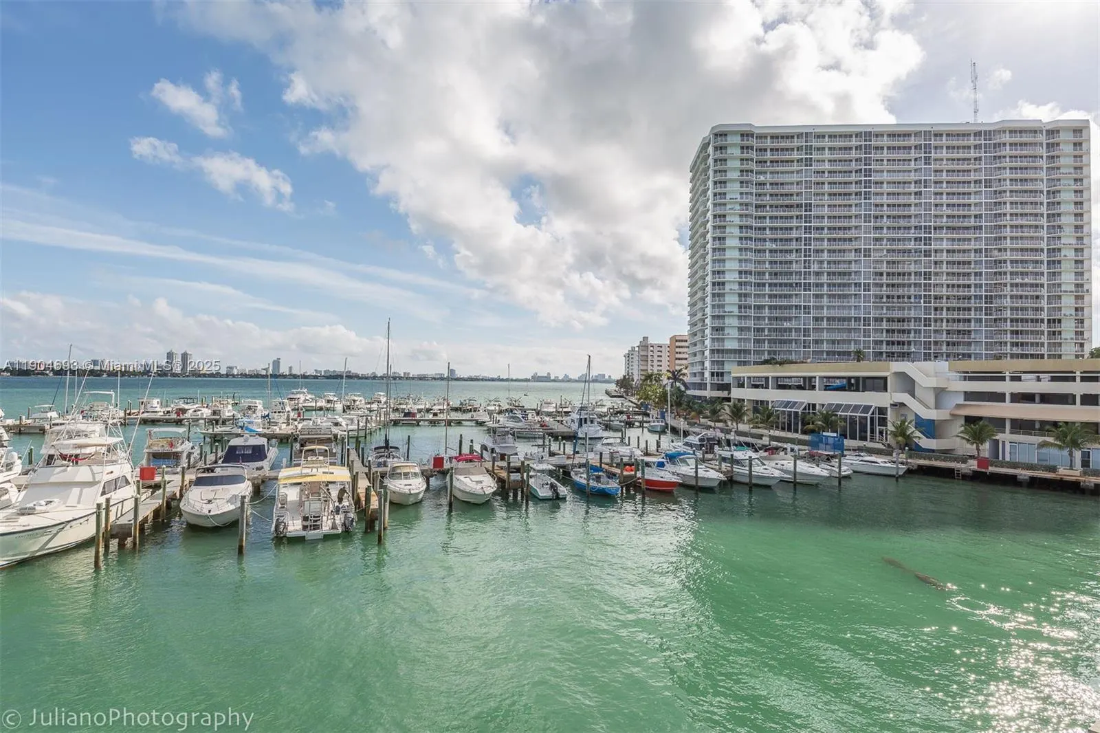 7601 E Treasure Dr, #1021