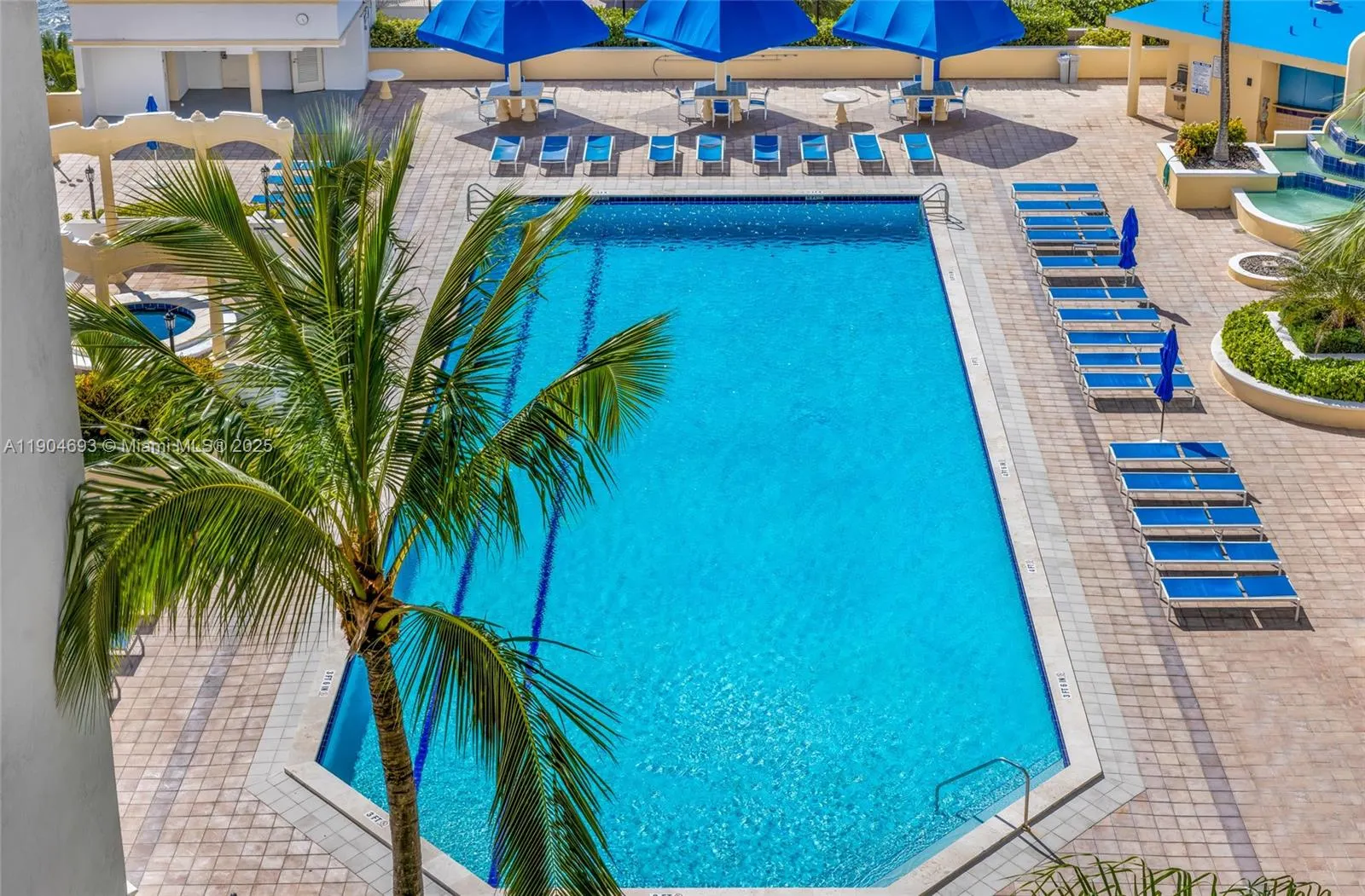 7601 E Treasure Dr, #1021