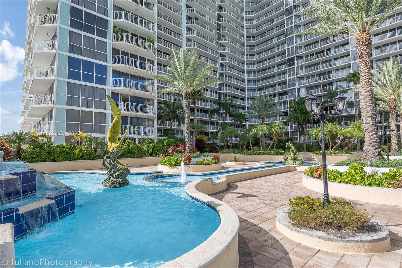 7601 E Treasure Dr, #1021