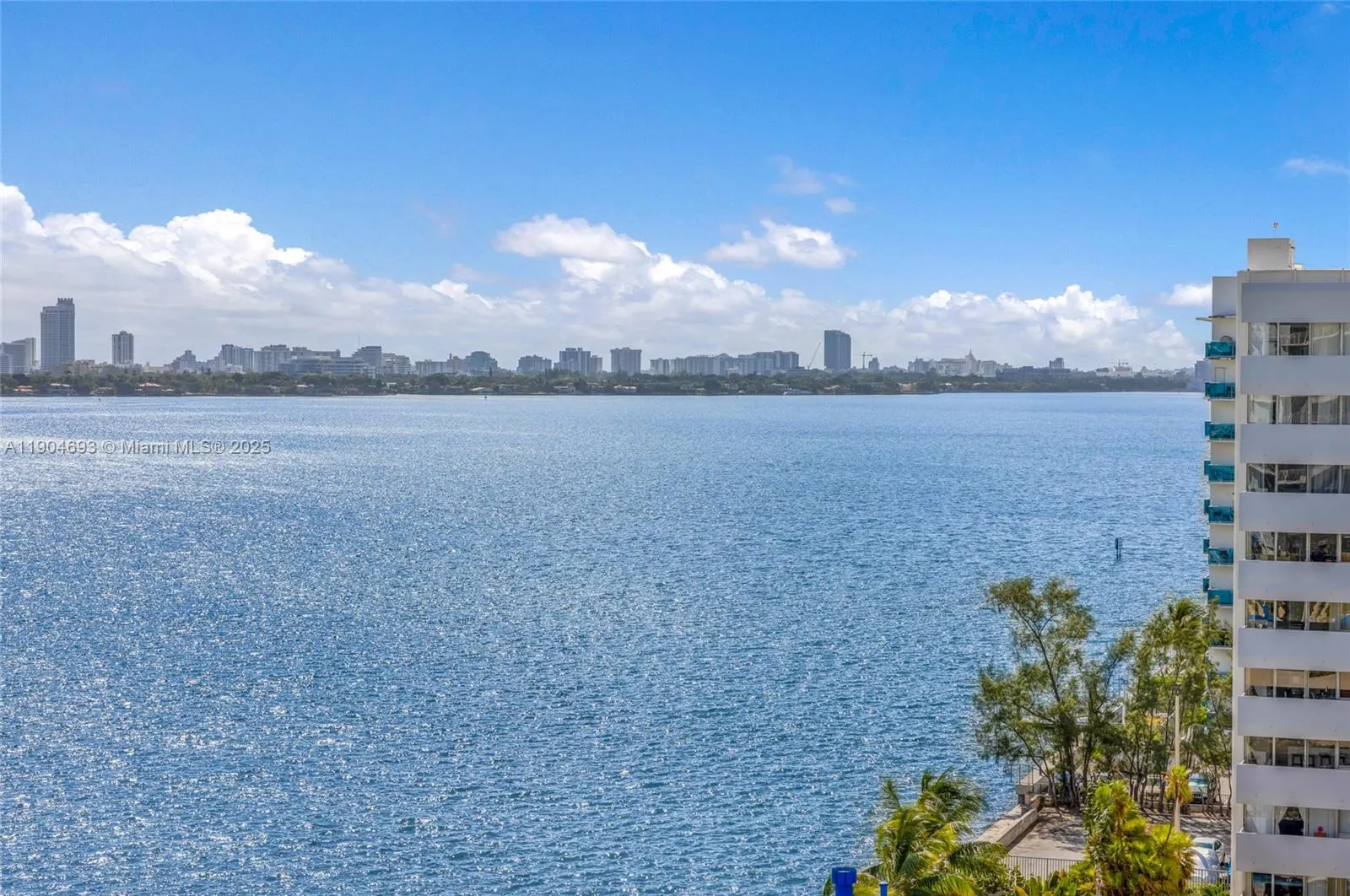 7601 E Treasure Dr, #1021