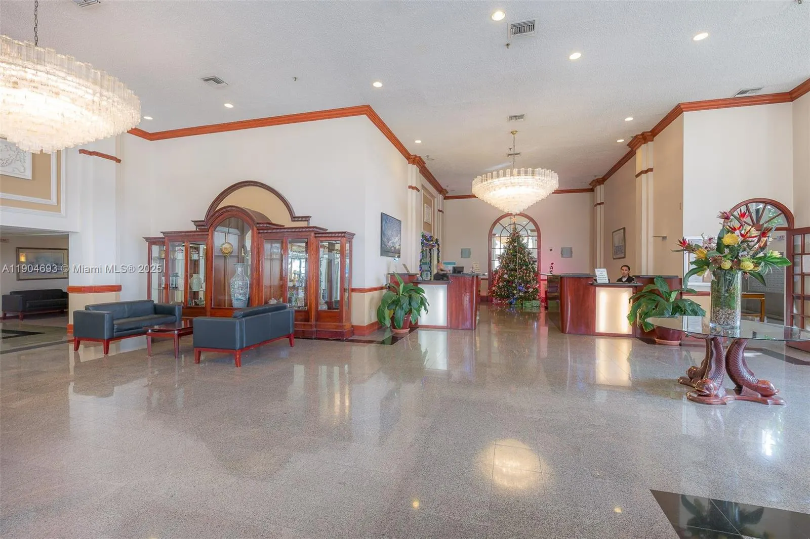 7601 E Treasure Dr, #1021