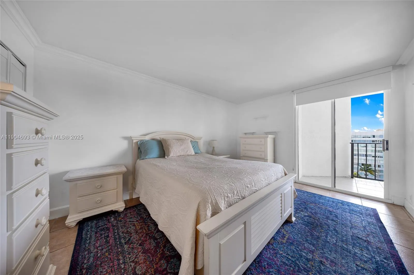 7601 E Treasure Dr, #1021