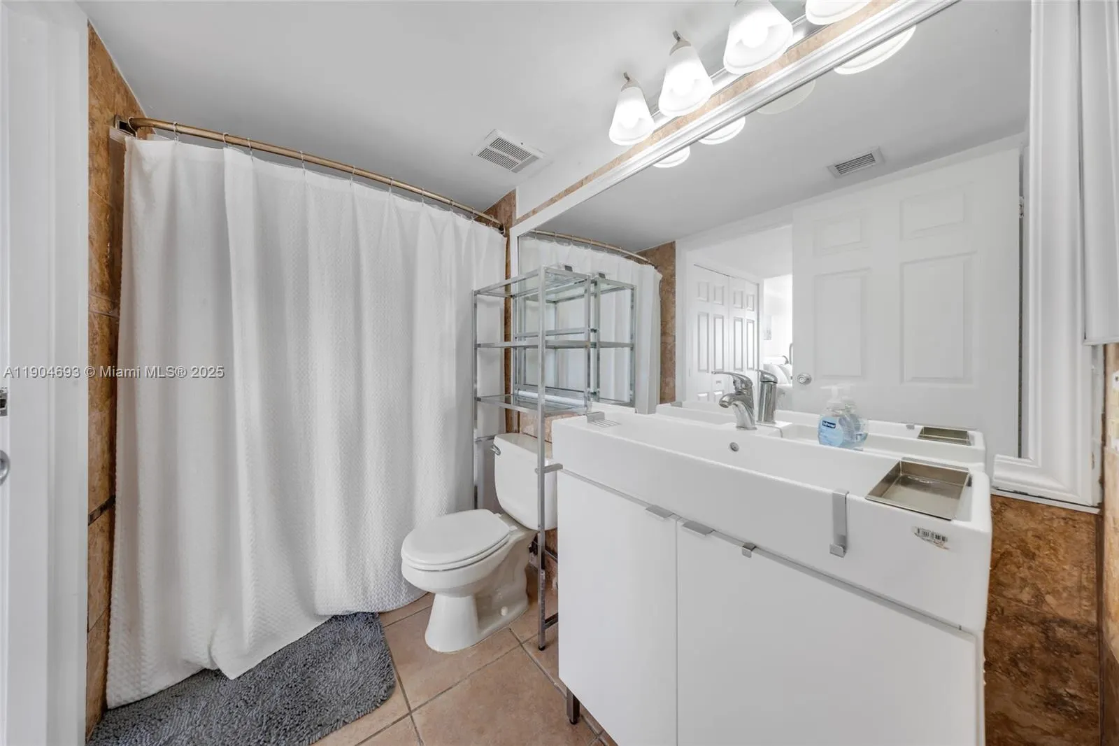 7601 E Treasure Dr, #1021