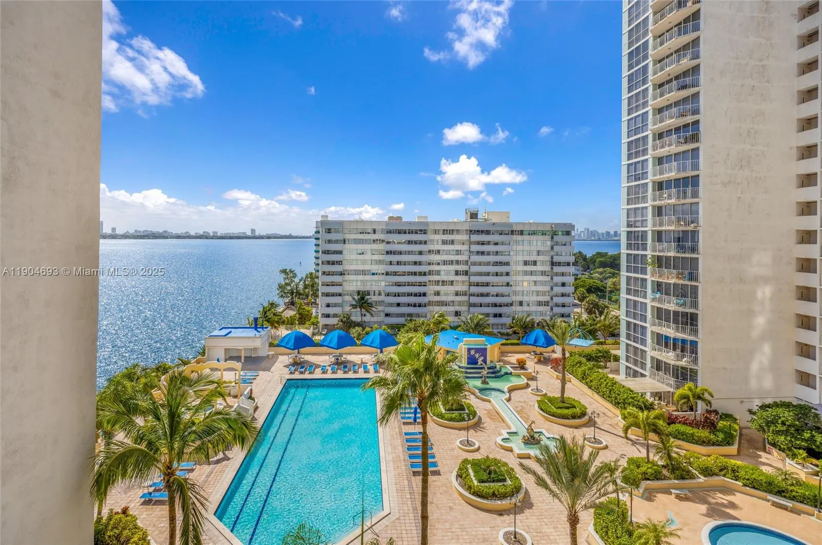 7601 E Treasure Dr, #1021