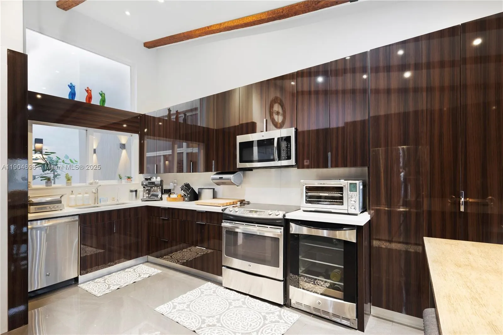 9320 NW 48th Doral Ter