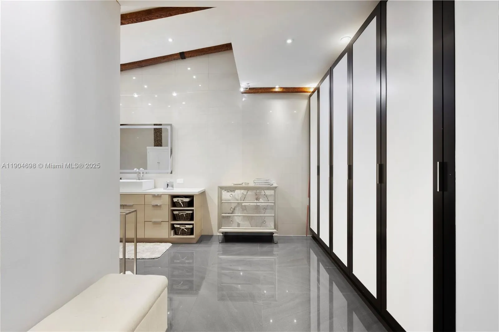 9320 NW 48th Doral Ter