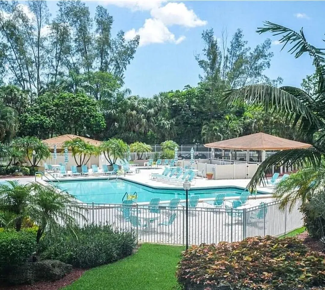 3910 Inverrary Blvd, #703-B