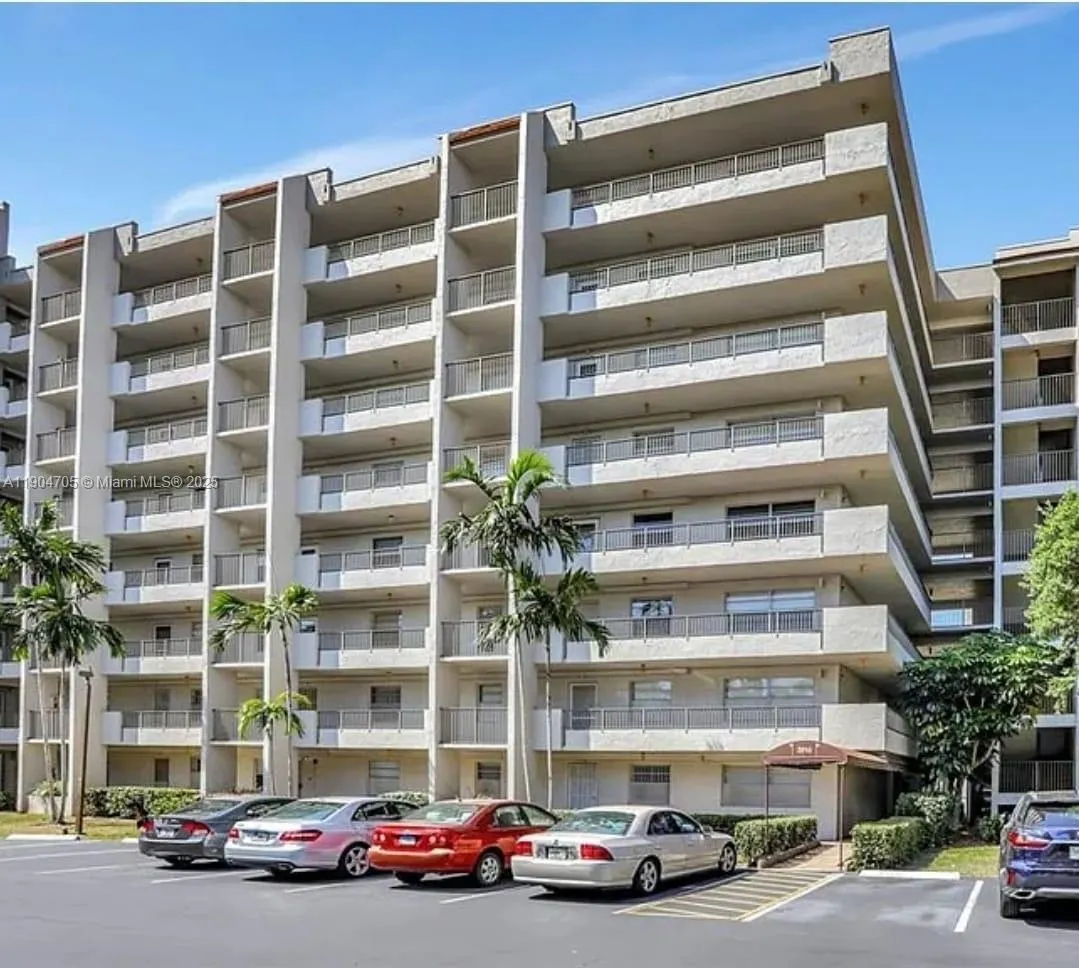 3910 Inverrary Blvd, #703-B