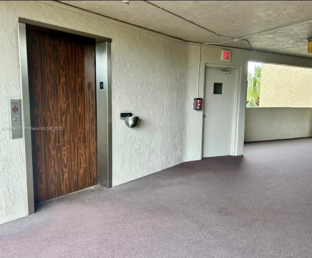 3910 Inverrary Blvd, #703-B