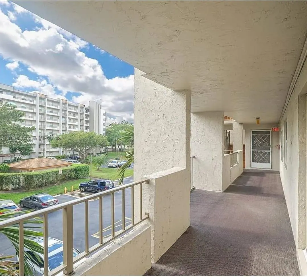 3910 Inverrary Blvd, #703-B