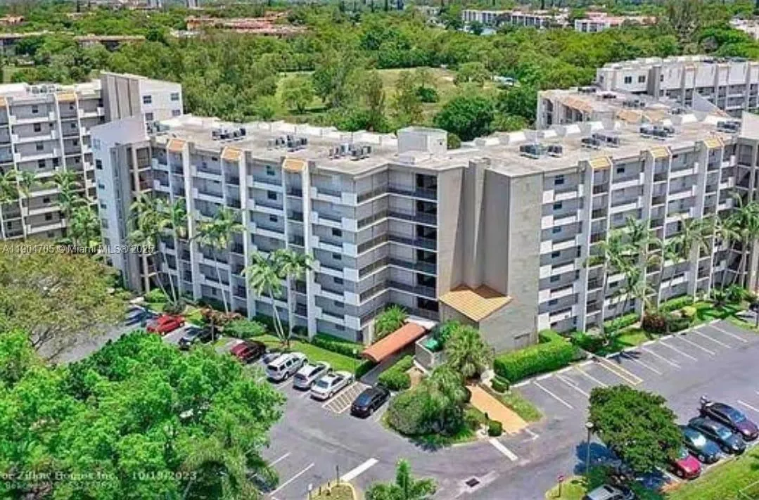 3910 Inverrary Blvd, #703-B