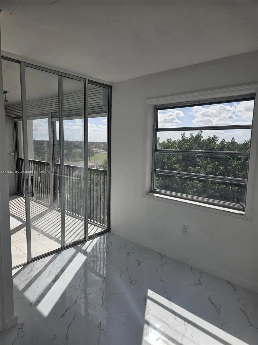 3910 Inverrary Blvd, #703-B