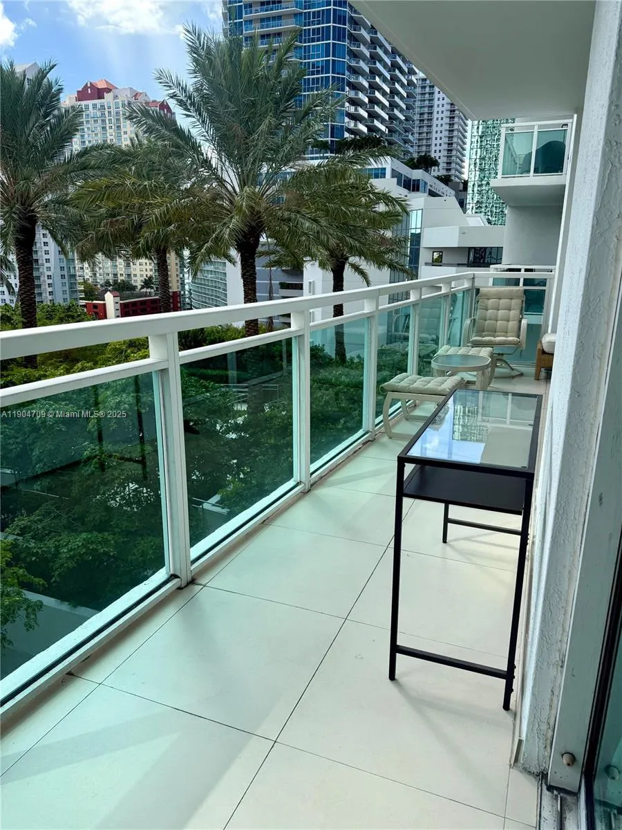 951 Brickell Ave, #1206