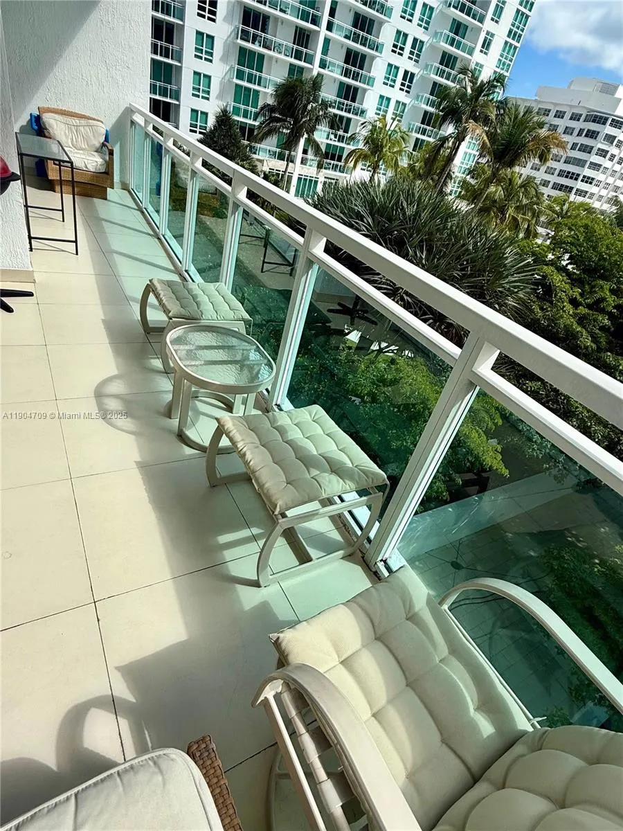 951 Brickell Ave, #1206