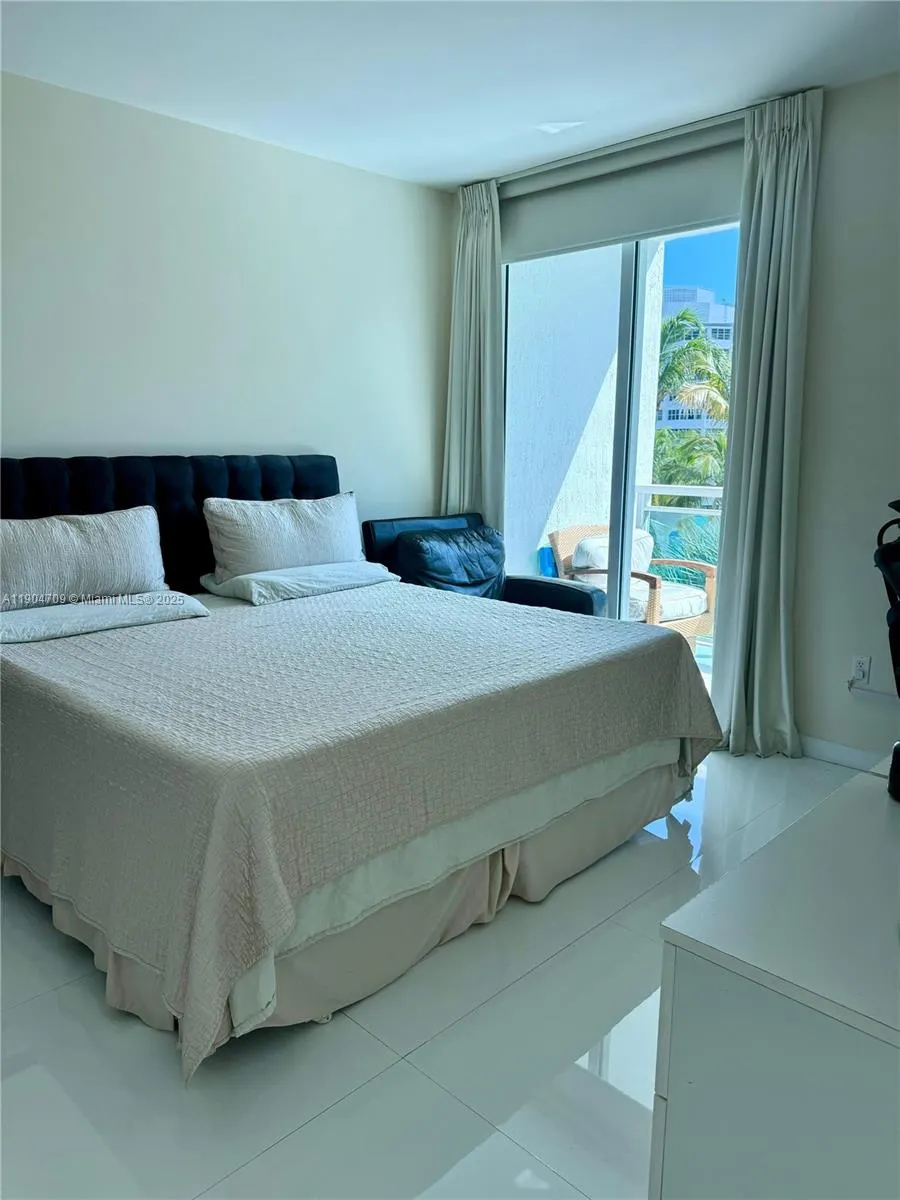 951 Brickell Ave, #1206