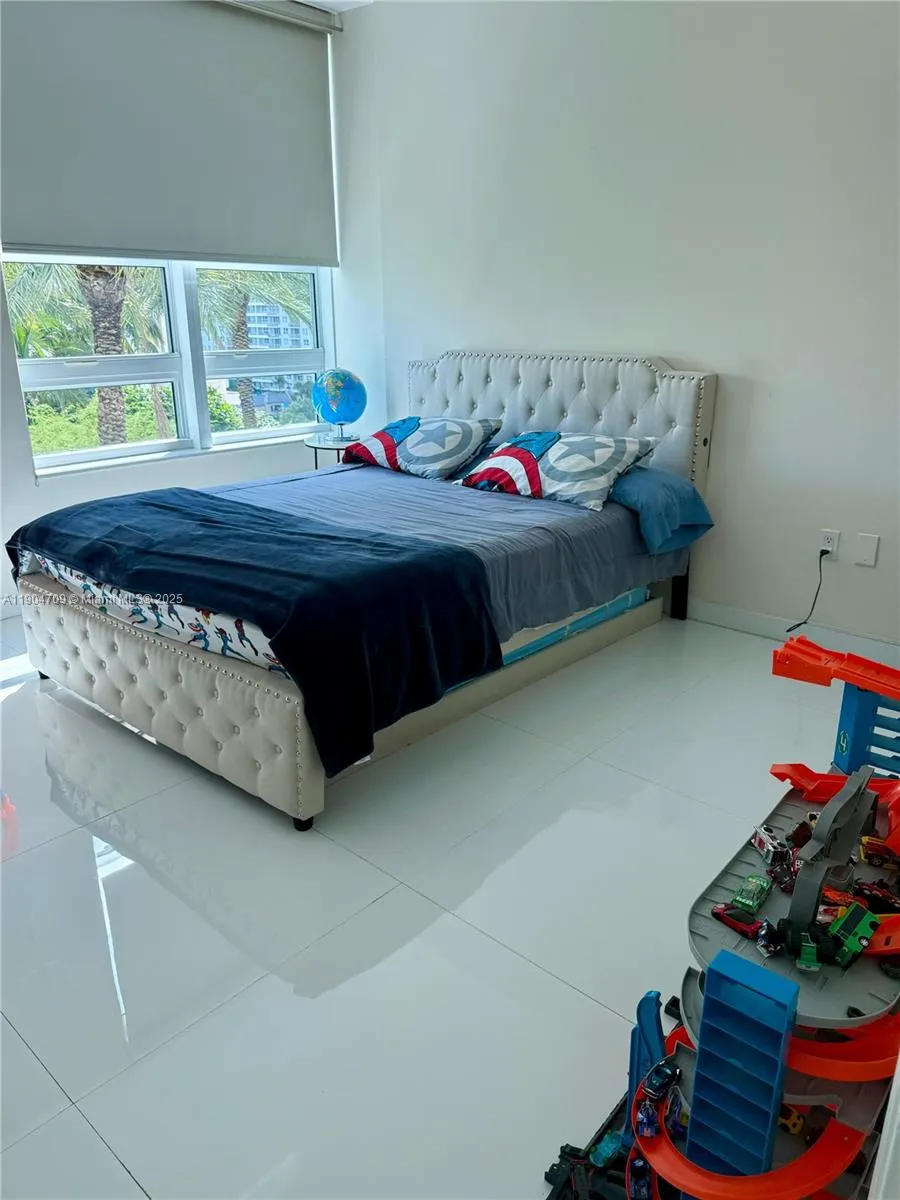 951 Brickell Ave, #1206