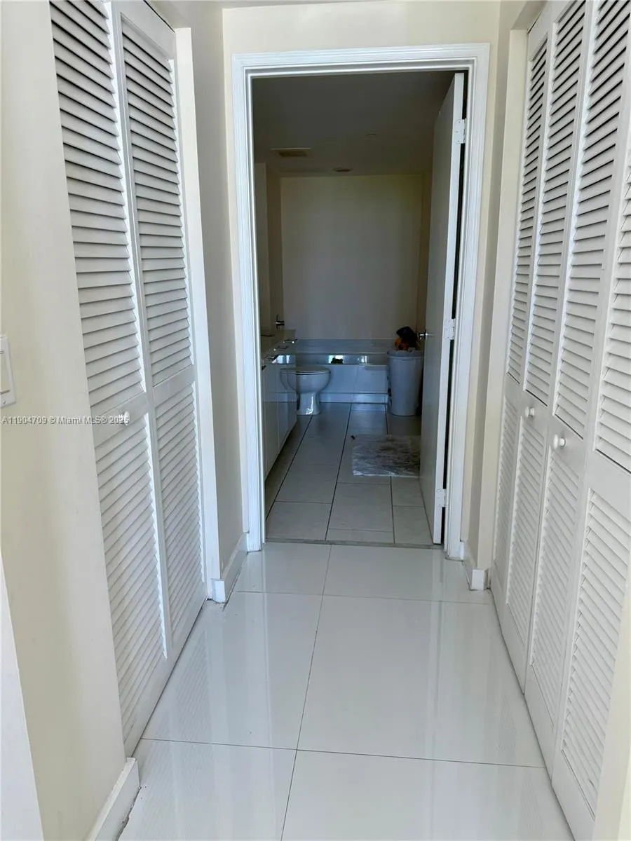 951 Brickell Ave, #1206