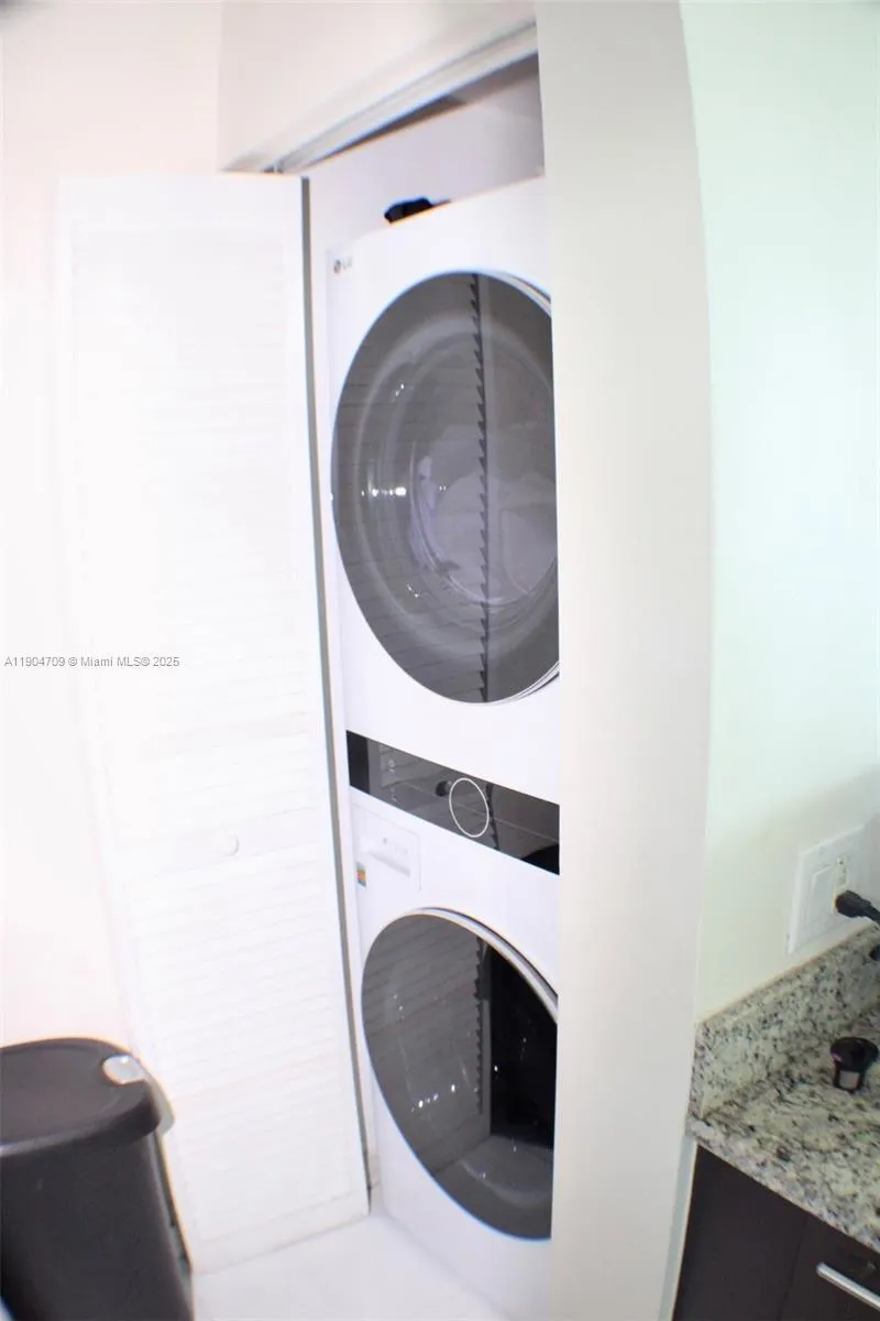 951 Brickell Ave, #1206