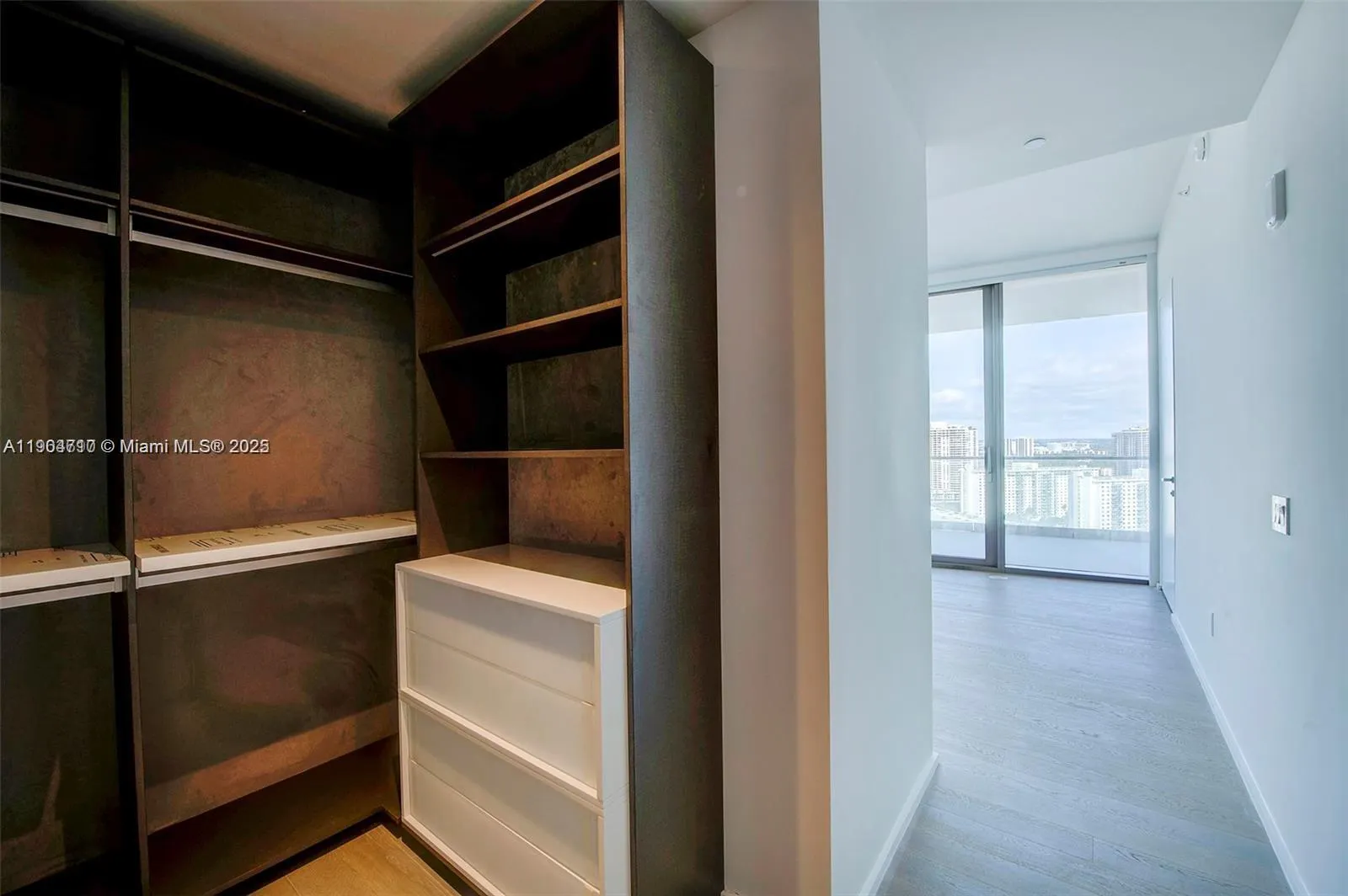 18975 Collins Ave, #2205