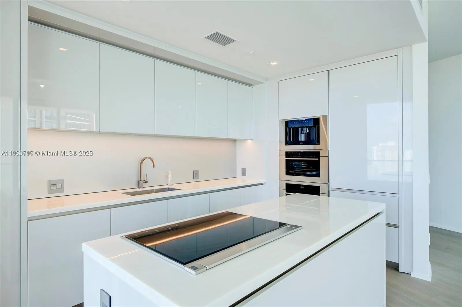 18975 Collins Ave, #2205