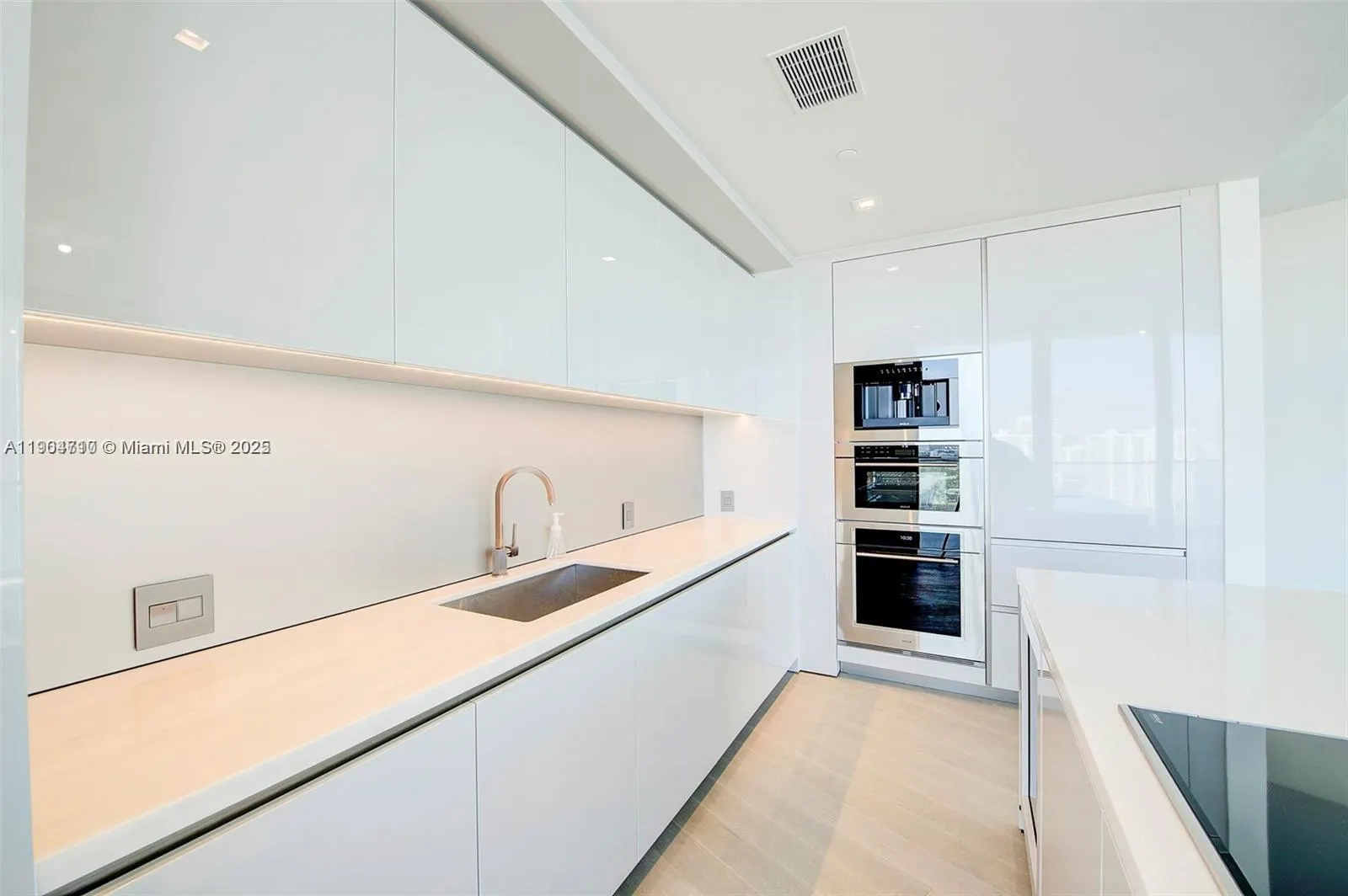 18975 Collins Ave, #2205