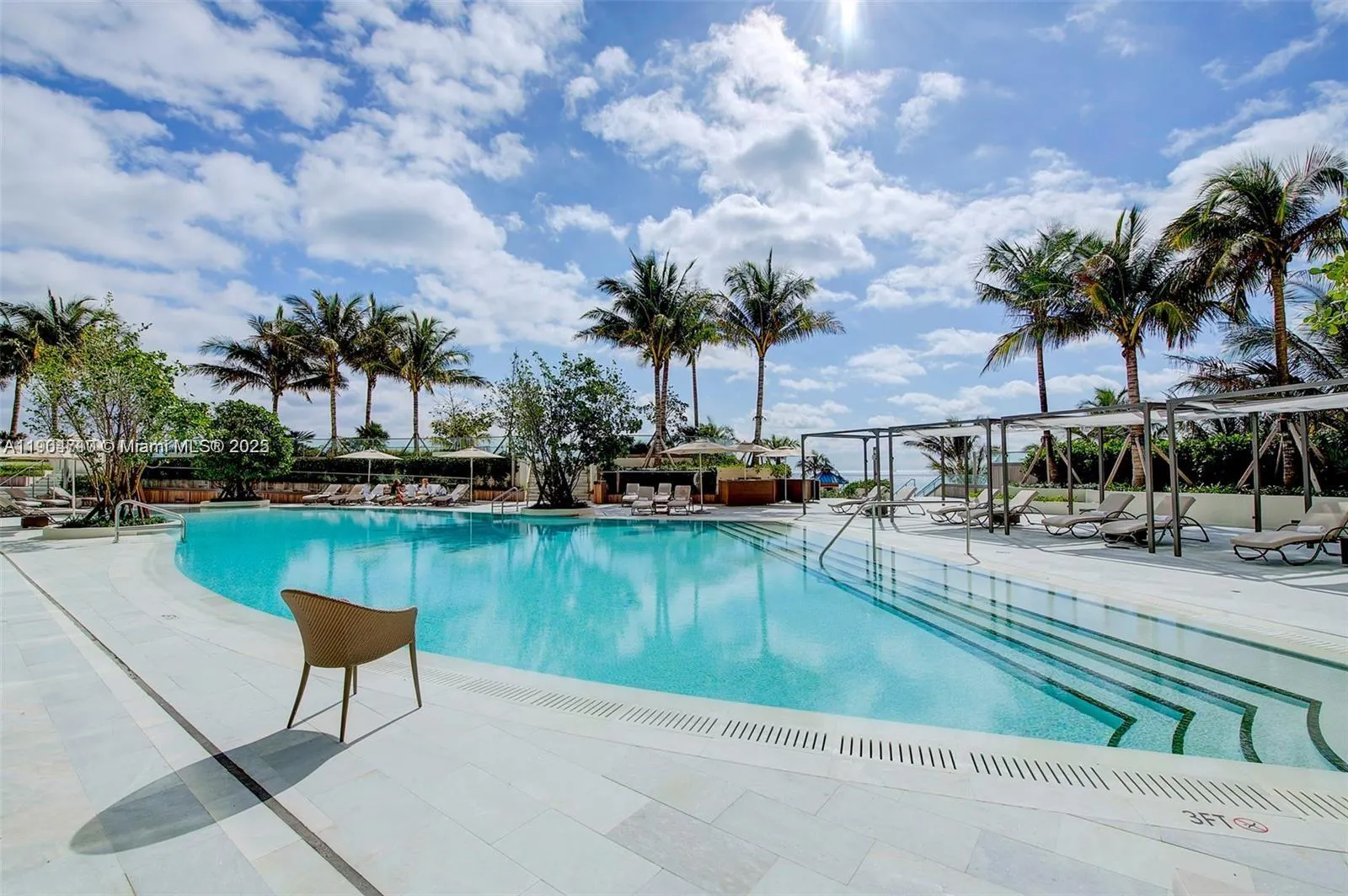 18975 Collins Ave, #2205