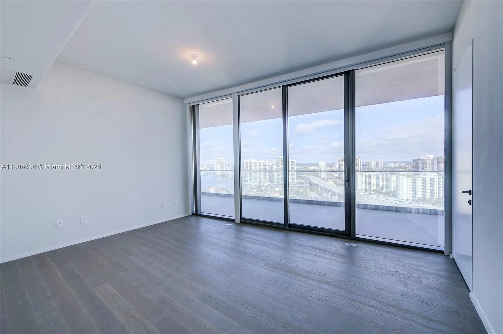 18975 Collins Ave, #2205