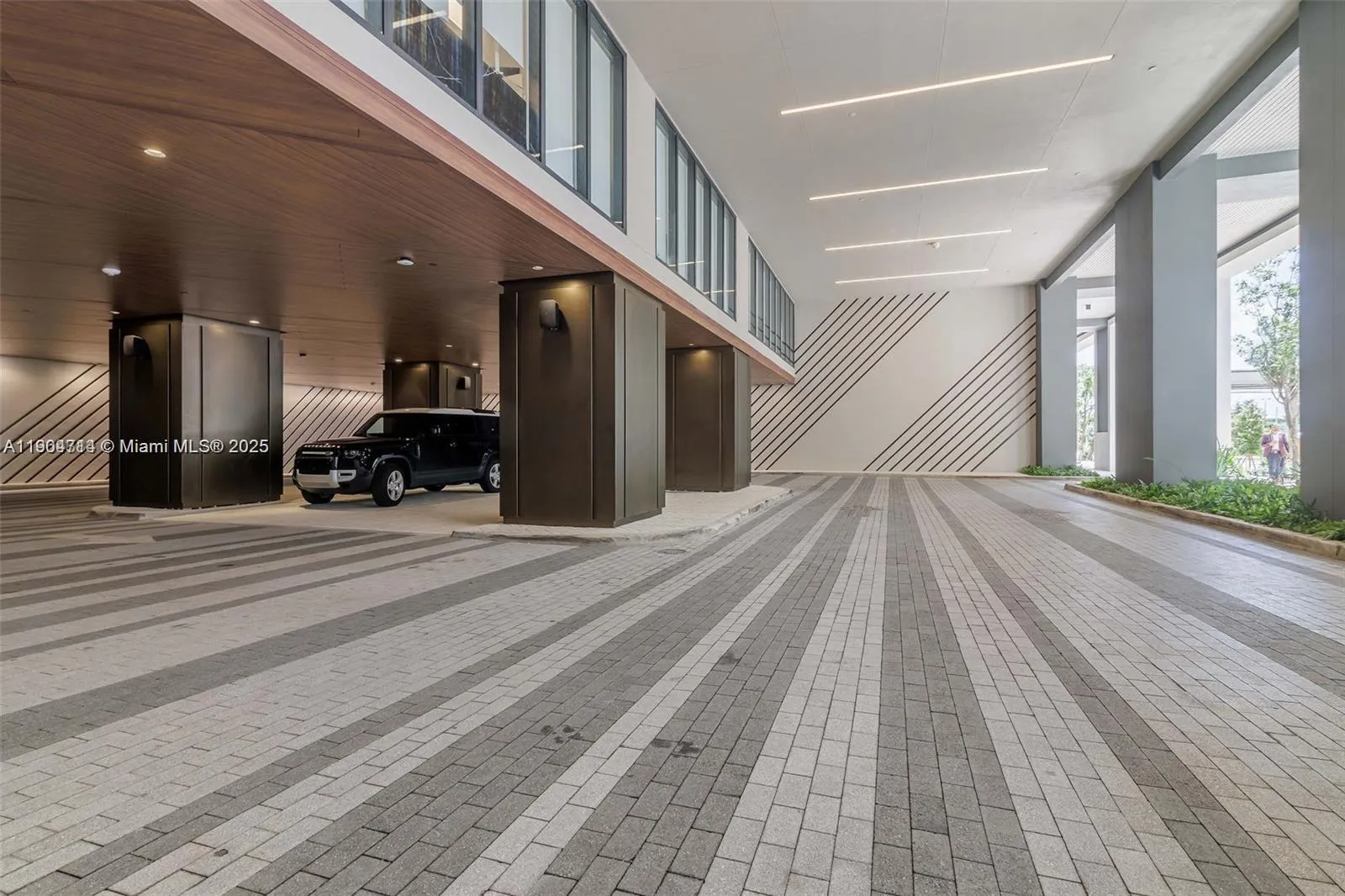 159 NE 6th St, #2404