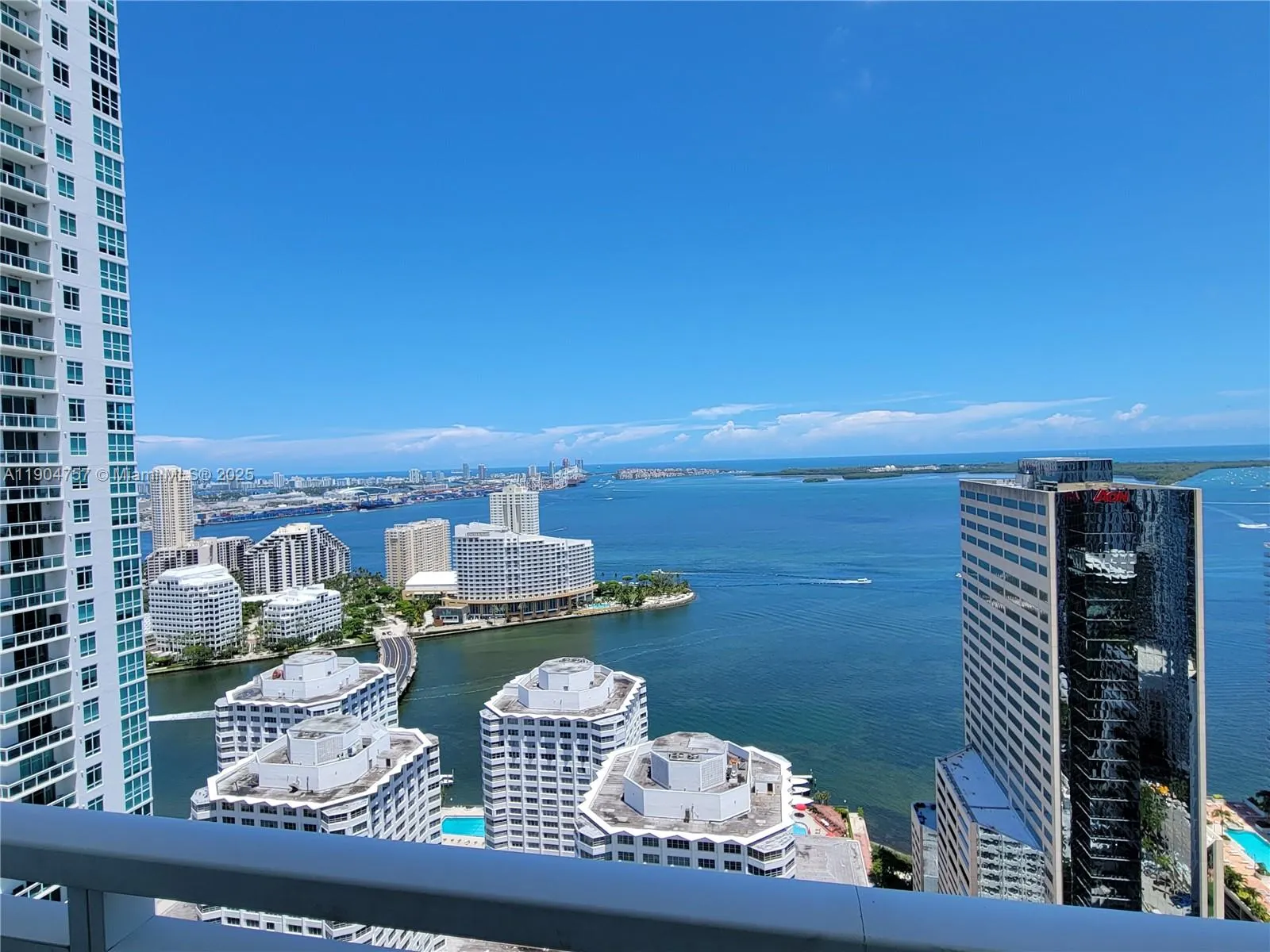 951 Brickell Ave, #3908