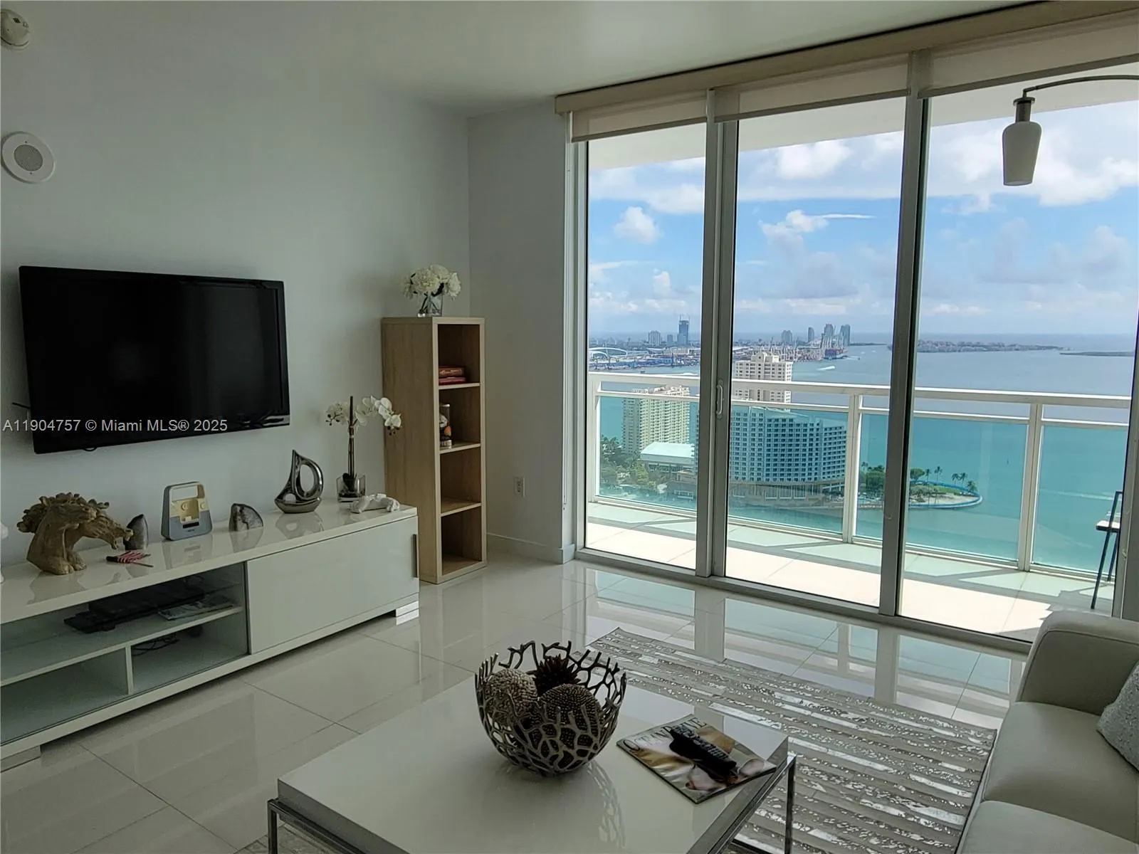 951 Brickell Ave, #3908