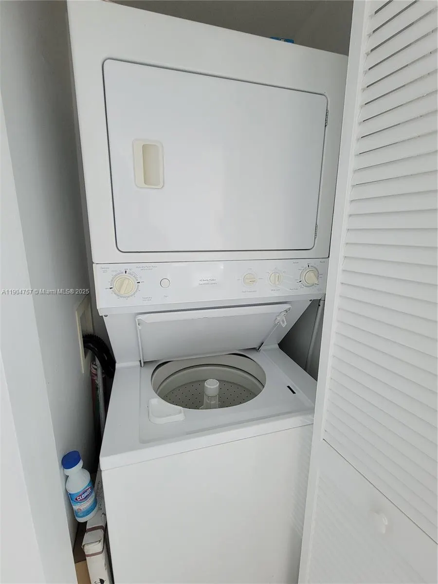 951 Brickell Ave, #3908