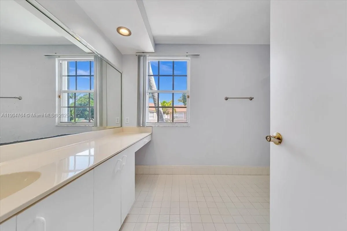 11050 Nautilus Dr, #0