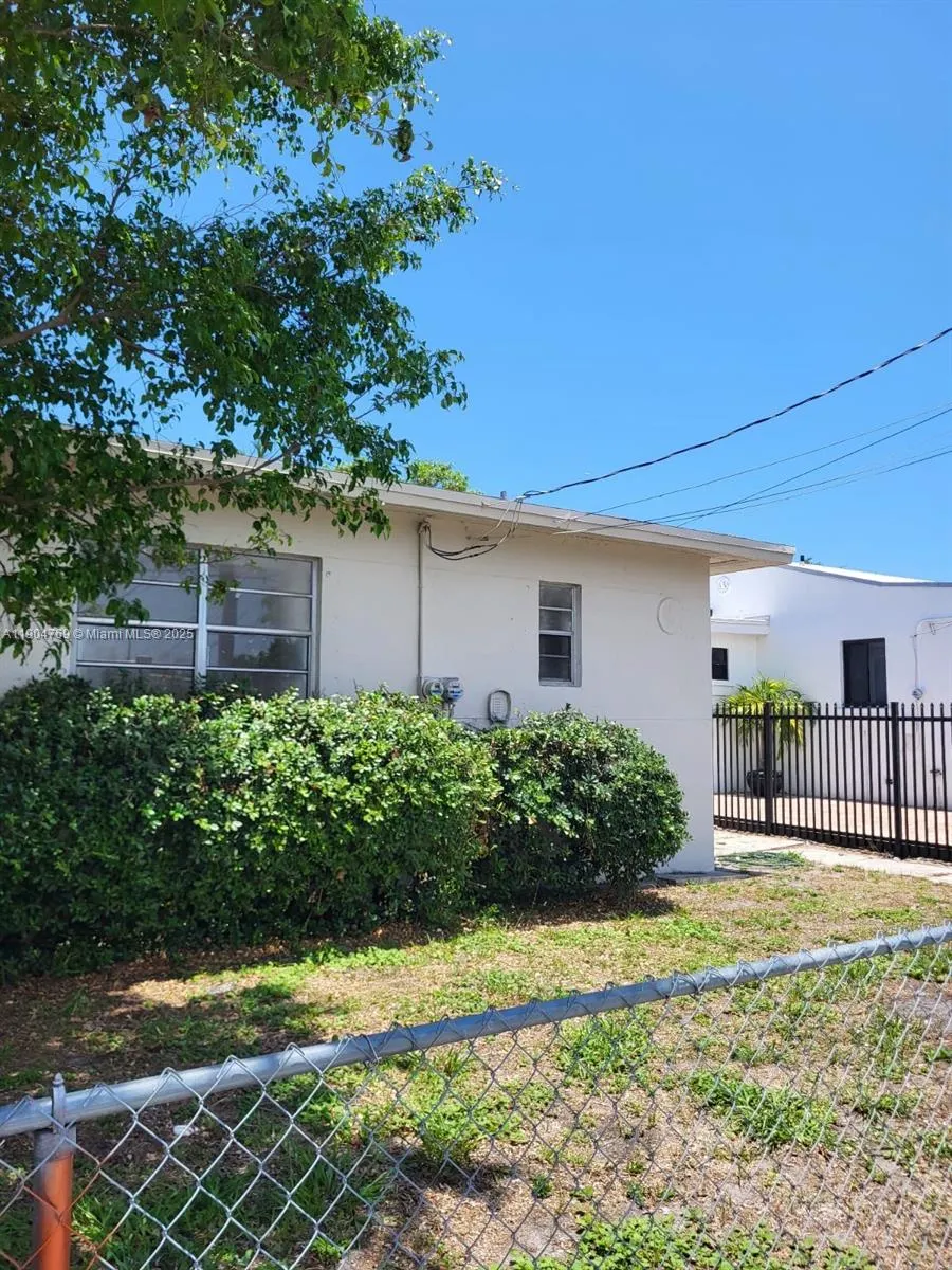 640 - 642 NW 77th St