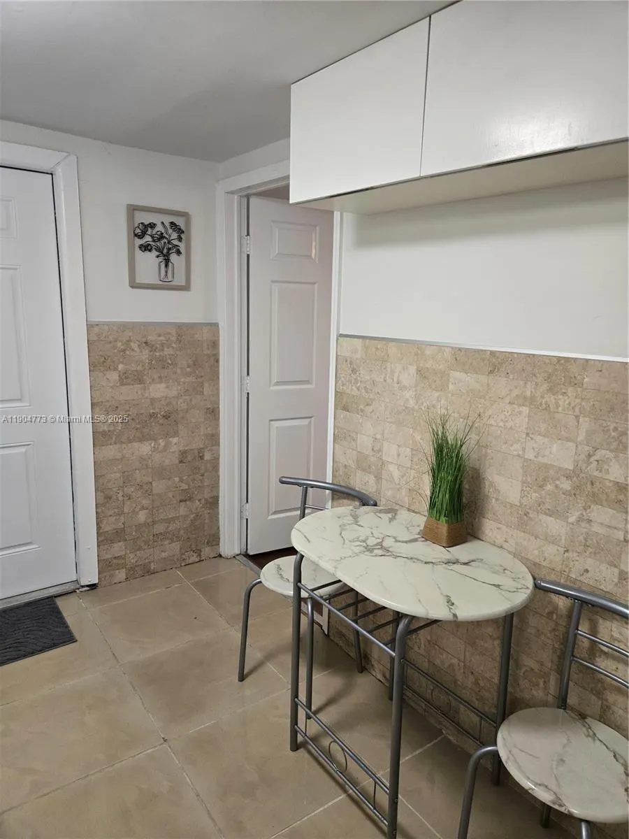 5712 Hollywood Blvd, #1